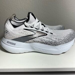 BROOK Glycerin StealthFit GTS 21 
Running shoe plush DNA LOFT v3 cushioning